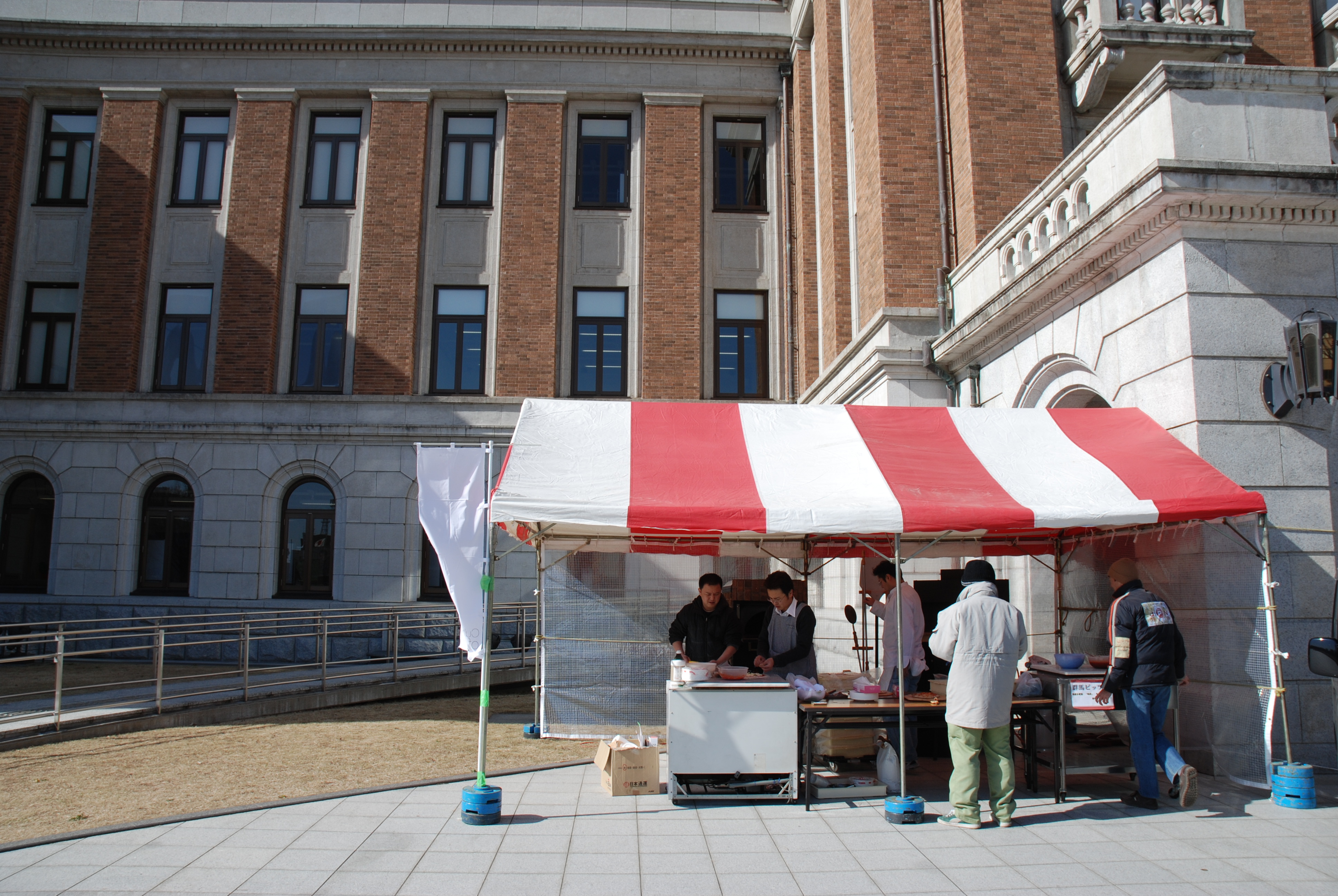 平成19年2月昭和庁舎前ピッツァ店